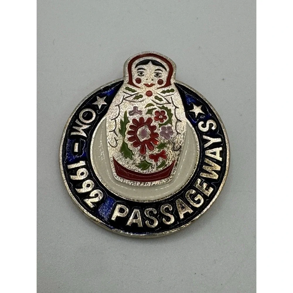 Vtg 1992 Odyssey of the Mind Russian Nesting Doll Souvenir Lapel Pin Passageways